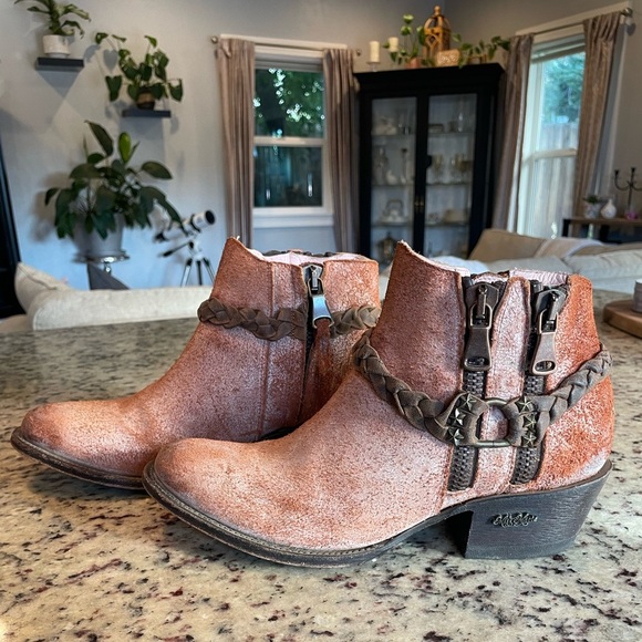 Women’s Miss Macie 100% Leather made in Mexico distressed harness boots size 9 - Picture 1 of 7